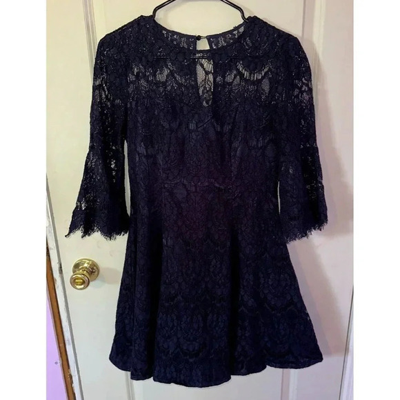 Eliza J Navy Blue Lace Bell Sleeve Cocktail Wedding Evening Dress Sz 4P - Picture 1 of 6